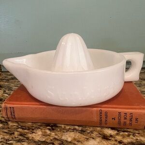 Vintage SUNKIST LOGO Thatcher  Milk Glass Juicer Reamer Extractor USA Made